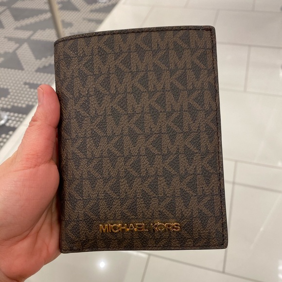 PASSPORT HOLDER🤎 - Picture 2 of 6